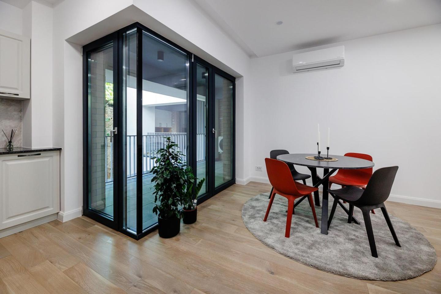 The Corner Luxe Apartment Бухарест Екстер'єр фото